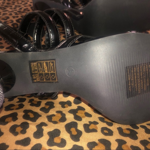 Black Faux Leather Wrap Heels 👠 - Picture 3 of 5